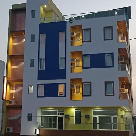 Om Hotel Rohtak Екстер'єр фото