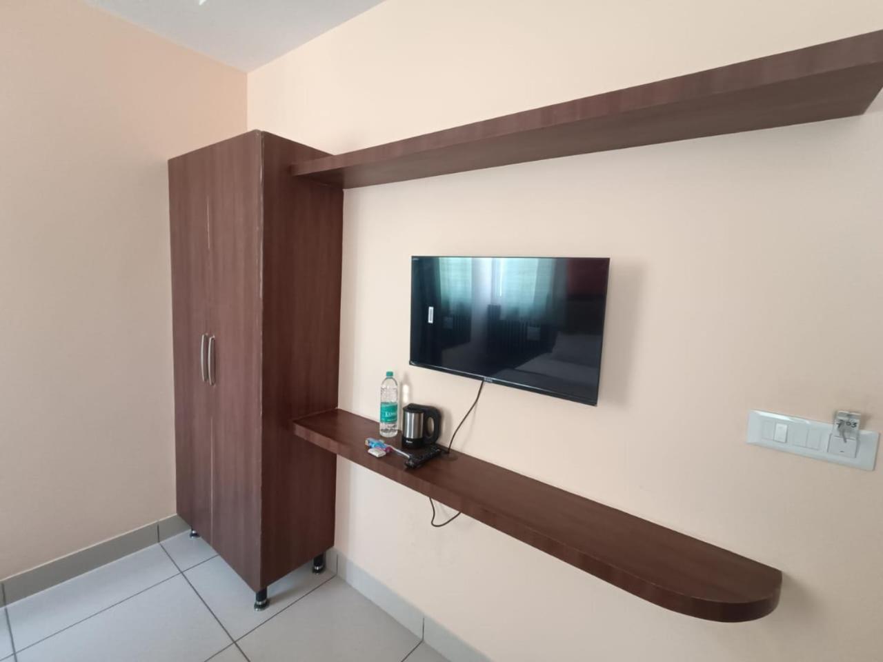 Om Hotel Rohtak Екстер'єр фото